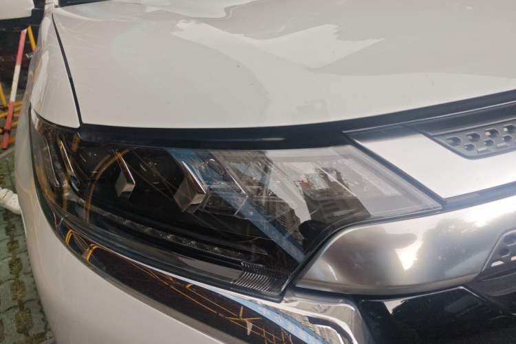 Used Mitsubishi Outlander 2020 2.4L 4x4 Zhi Xiang Edition 7-Seater Right Front Headlight