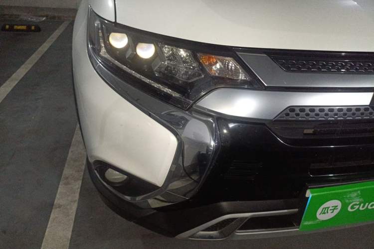 Used Mitsubishi Outlander 2020 2.4L 4x4 Zhi Xiang Edition 7-Seater Right Front Headlight