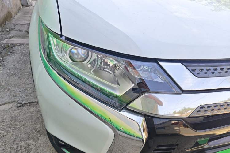 Used Mitsubishi Outlander 2020 2.0L Two-Wheel Drive Comfort Edition 7-Seater Right Front Headlight