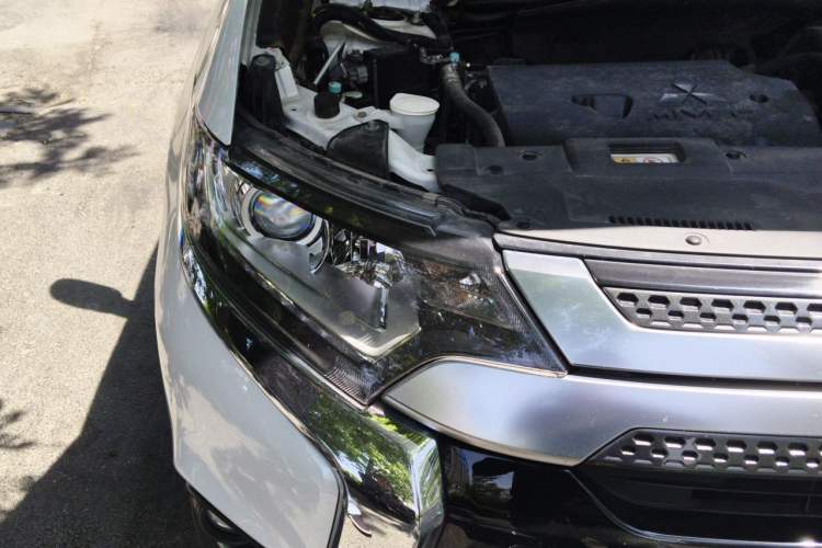 Used Mitsubishi Outlander 2020 2.0L Two-Wheel Drive Comfort Edition 7-Seater Right Front Headlight