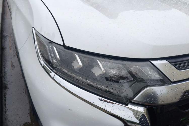 Used Mitsubishi Outlander 2020 2.4L 4x4 Zhi Xiang Edition 5 Seats Right Front Headlight