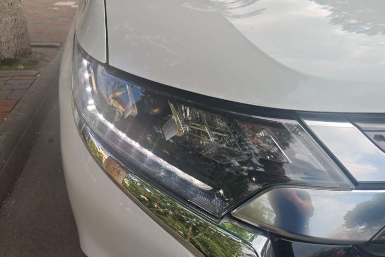 Used Mitsubishi Outlander 2020 2.4L 4x4 Zhi Xiang Edition 5 Seats Right Front Headlight
