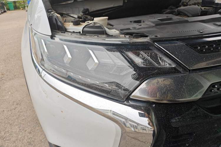 Used Mitsubishi Outlander 2020 2.4L 4x4 Zhi Xiang Edition 5 Seats Right Front Headlight