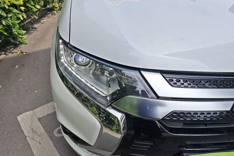 Used Mitsubishi Outlander 2020 2.0L Two-Wheel Drive Comfort Edition 7-Seater Right Front Headlight