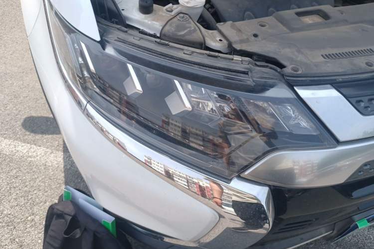 Used Mitsubishi Outlander 2020 2.4L 4x4 Zhi Xiang Edition 5 Seats Right Front Headlight