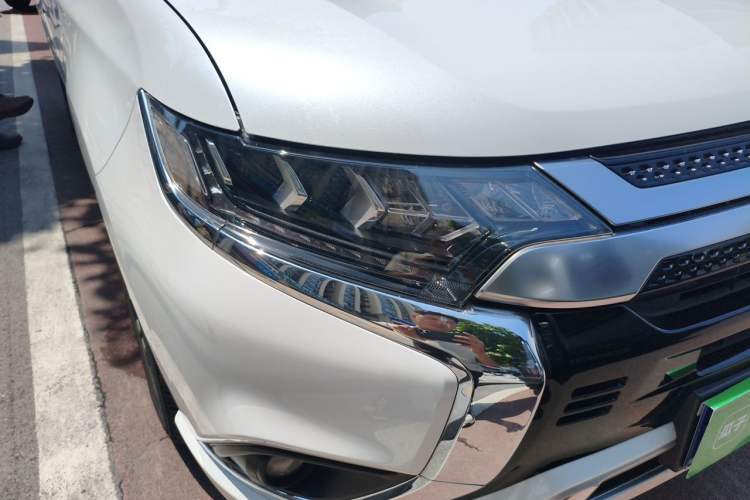 Used Mitsubishi Outlander 2020 2.4L 4x4 Zhi Xiang Edition 7-Seater Right Front Headlight