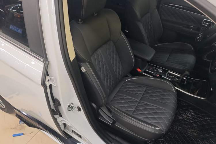 Used Mitsubishi Outlander 2020 2.4L 4x4 Zhi Xiang Edition 5 Seats Right Front Seat
