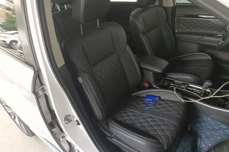 Used Mitsubishi Outlander 2020 2.0L Two-Wheel Drive Comfort Edition 7-Seater Right Front Seat