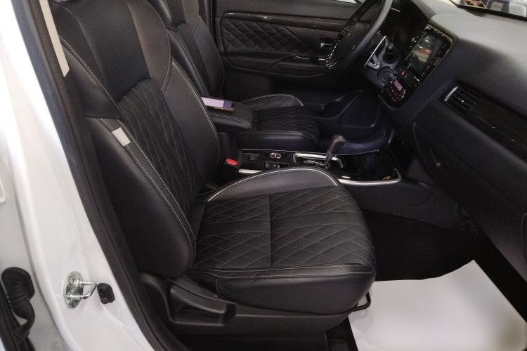 Used Mitsubishi Outlander 2020 2.4L 4x4 Zhi Xiang Edition 5 Seats Right Front Seat