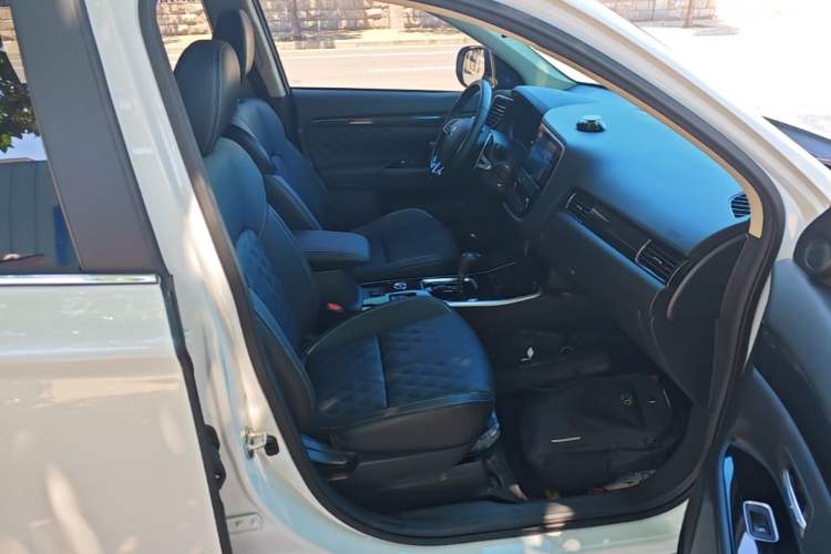 Used Mitsubishi Outlander 2020 2.4L 4x4 Zhi Xiang Edition 7-Seater Right Front Seat