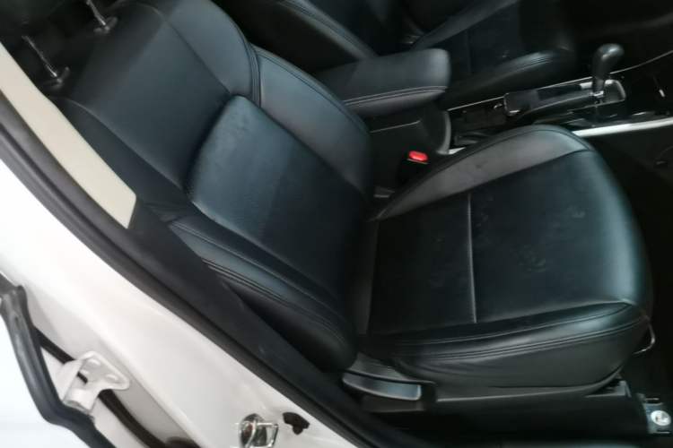 Used Mitsubishi Outlander 2020 2.0L Two-Wheel Drive Comfort Edition 5 Seats Right Front Seat