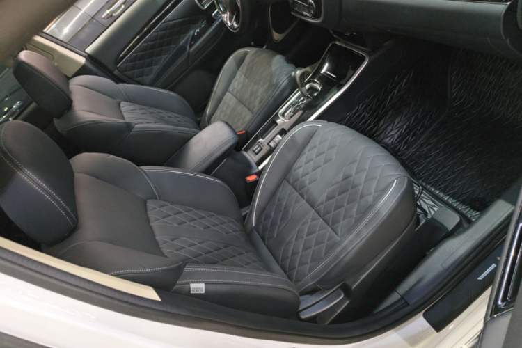 Used Mitsubishi Outlander 2020 2.0L Two-Wheel Drive Enjoyment Version 5 Seats Right Front Seat