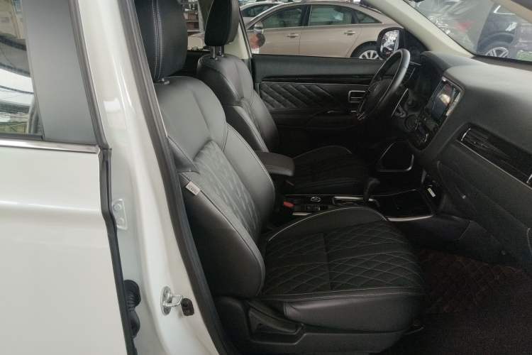 Used Mitsubishi Outlander 2020 2.4L 4x4 Zhi Xiang Edition 7-Seater Right Front Seat
