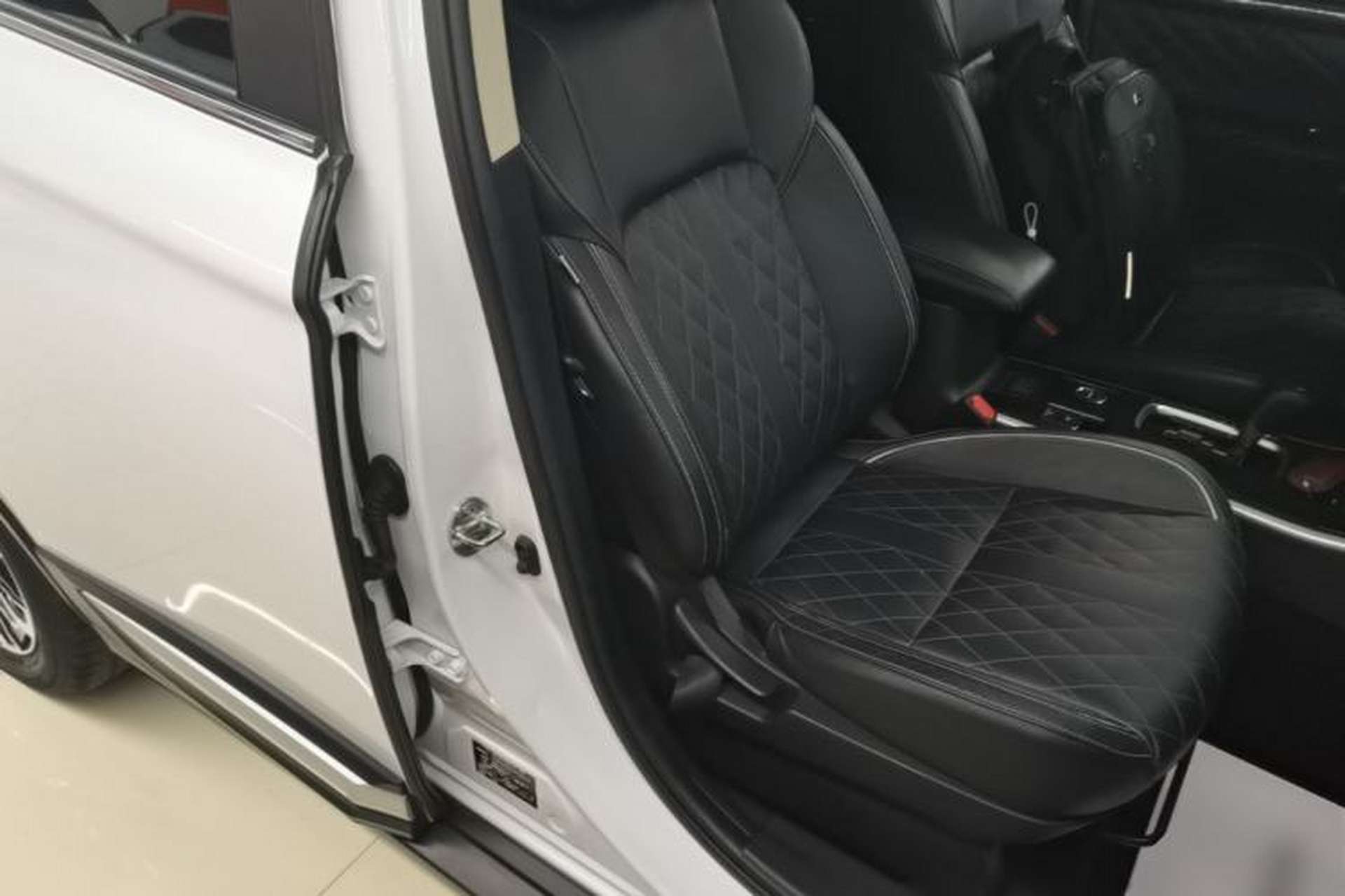 Used Mitsubishi Outlander 2020 2.4L 4x4 Zhi Xiang Edition 5 Seats Right Front Seat