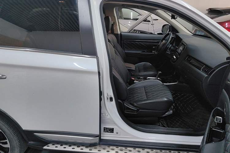 Used Mitsubishi Outlander 2020 2.4L 4x4 Zhi Xiang Edition 7-Seater Right Front Seat
