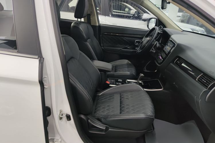 Used Mitsubishi Outlander 2020 2.4L 4x4 Zhi Xiang Edition 7-Seater Right Front Seat
