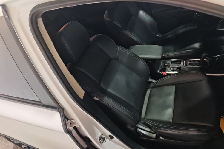 Used Mitsubishi Outlander 2020 2.0L Two-Wheel Drive Enjoyment Version 5 Seats Right Front Seat