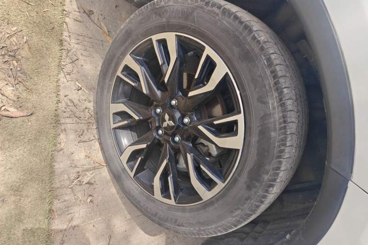 Used Mitsubishi Outlander 2020 2.0L Two-Wheel Drive Enjoyment Version 5 Seats Right Front Wheel Hub