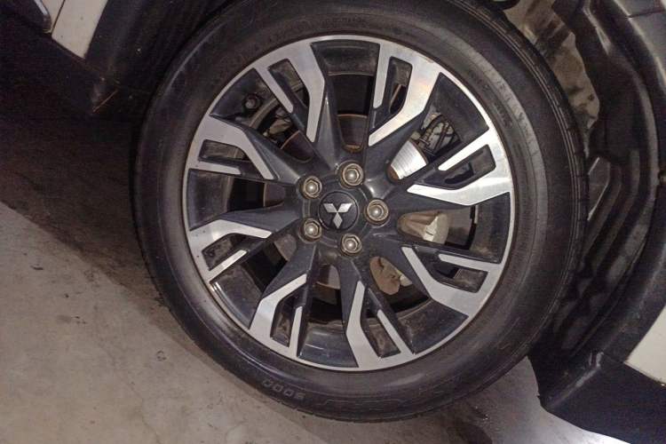 Used Mitsubishi Outlander 2020 2.0L Two-Wheel Drive Comfort Edition 7-Seater Right Front Wheel Hub