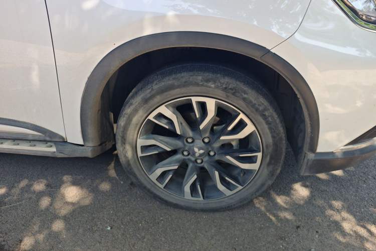 Used Mitsubishi Outlander 2020 2.0L Two-Wheel Drive Comfort Edition 7-Seater Right Front Wheel Hub