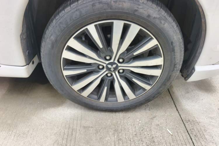 Used Mitsubishi Outlander 2020 2.0L Two-Wheel Drive Comfort Edition 7-Seater Right Front Wheel Hub