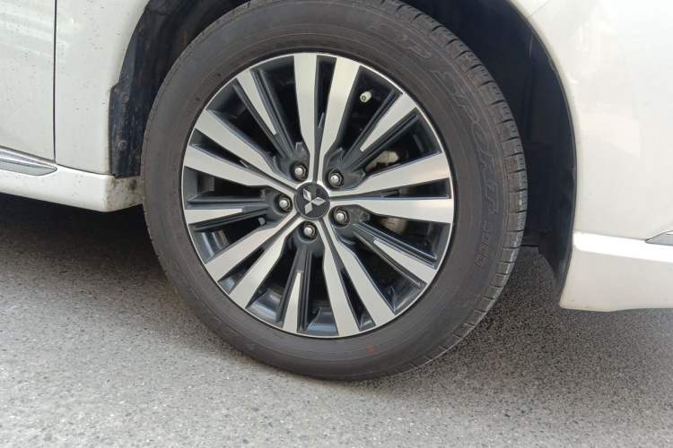 Used Mitsubishi Outlander 2020 2.0L Two-Wheel Drive Comfort Edition 7-Seater Right Front Wheel Hub