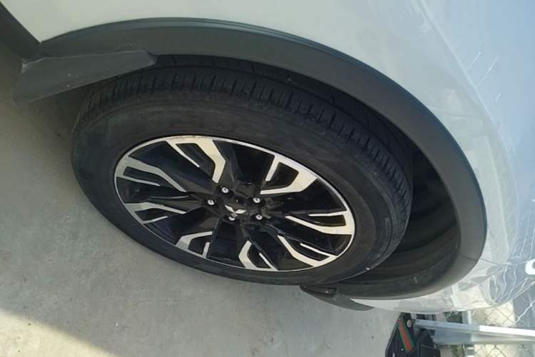 Used Mitsubishi Outlander 2020 2.0L Two-Wheel Drive Comfort Edition 5 Seats Right Front Wheel Hub