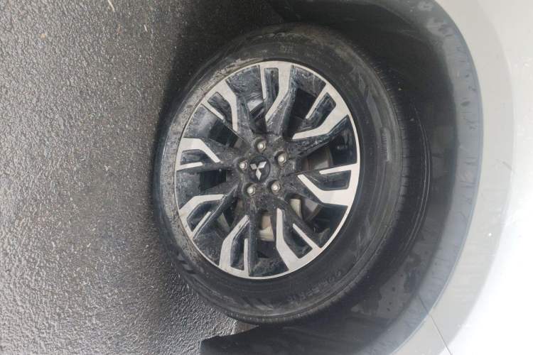 Used Mitsubishi Outlander 2020 2.0L Two-Wheel Drive Enjoyment Version 5 Seats Right Front Wheel Hub