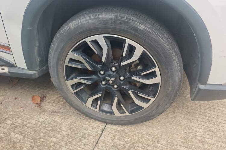 Used Mitsubishi Outlander 2020 2.0L Two-Wheel Drive Enjoyment Version 5 Seats Right Front Wheel Hub