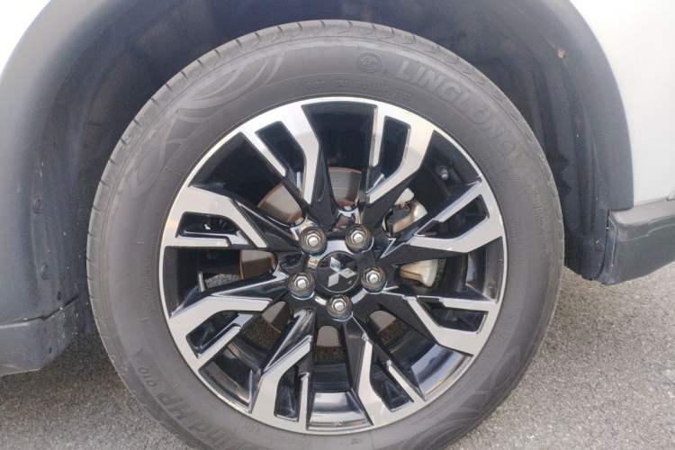 Used Mitsubishi Outlander 2020 2.4L 4x4 Zhi Xiang Edition 5 Seats Right Front Wheel Hub
