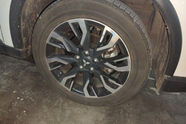 Used Mitsubishi Outlander 2020 2.0L Two-Wheel Drive Comfort Edition 7-Seater Right Front Wheel Hub