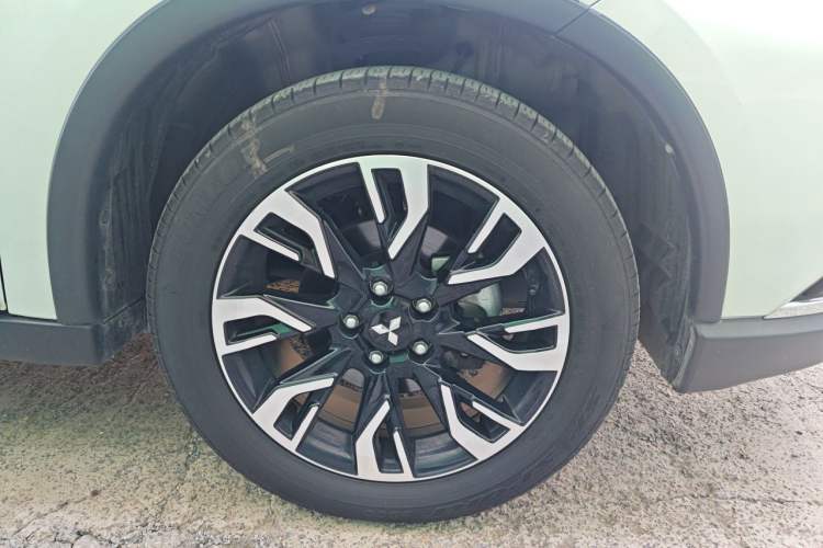 Used Mitsubishi Outlander 2020 2.0L Two-Wheel Drive Comfort Edition 7-Seater Right Front Wheel Hub