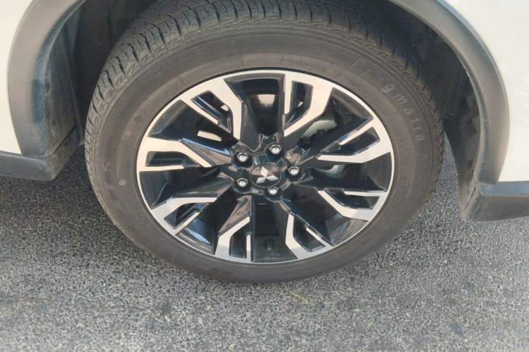 Used Mitsubishi Outlander 2020 2.0L Two-Wheel Drive Comfort Edition 7-Seater Right Front Wheel Hub