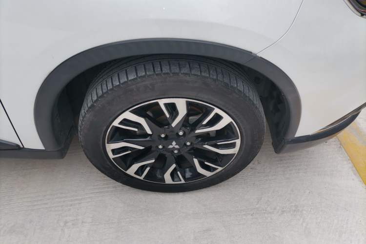 Used Mitsubishi Outlander 2020 2.0L Two-Wheel Drive Enjoyment Version 5 Seats Right Front Wheel Hub