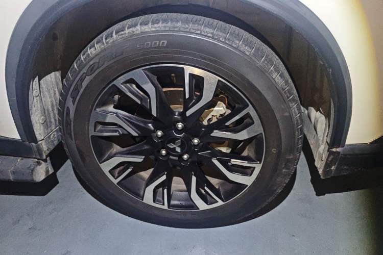 Used Mitsubishi Outlander 2020 2.0L Two-Wheel Drive Enjoyment Version 5 Seats Right Front Wheel Hub