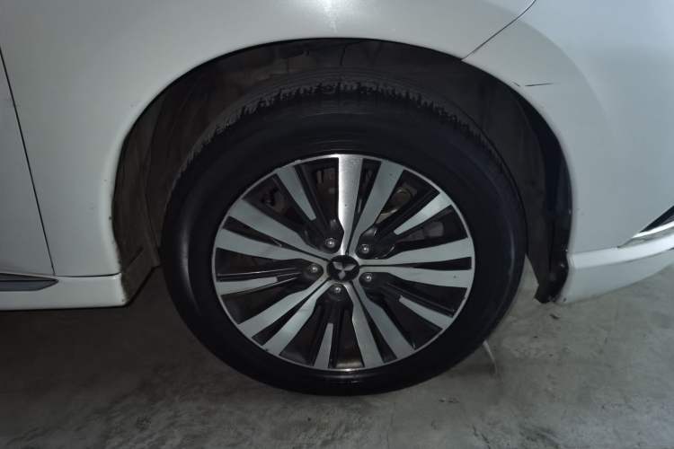Used Mitsubishi Outlander 2020 2.0L Two-Wheel Drive Comfort Edition 7-Seater Right Front Wheel Hub