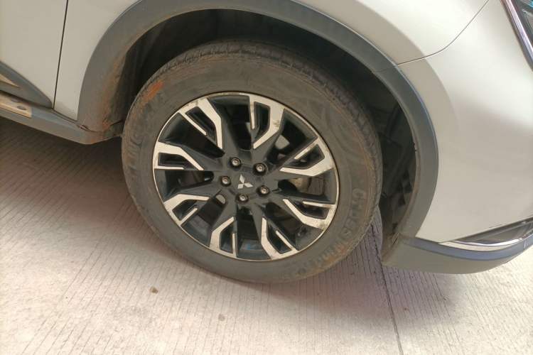 Used Mitsubishi Outlander 2020 2.0L Two-Wheel Drive Enjoyment Version 5 Seats Right Front Wheel Hub