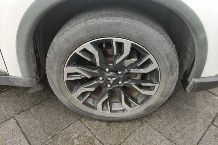 Used Mitsubishi Outlander 2020 2.0L Two-Wheel Drive Enjoyment Version 5 Seats Right Front Wheel Hub