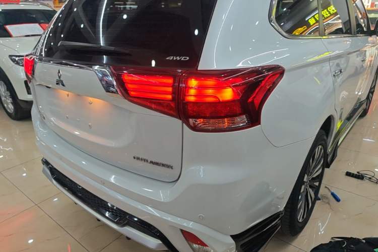 Used Mitsubishi Outlander 2020 2.4L 4x4 Zhi Xiang Edition 5 Seats Right Rear Taillight