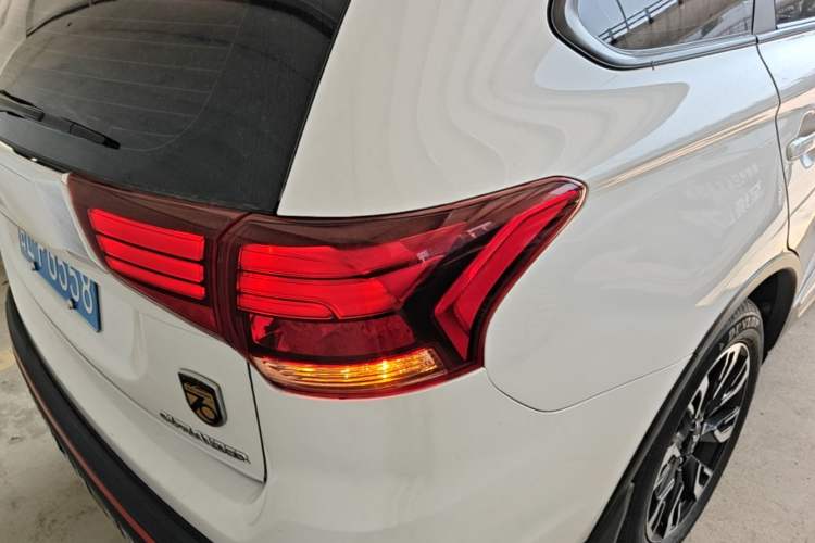 Used Mitsubishi Outlander 2020 2.0L Two-Wheel Drive Enjoyment Version 5 Seats Right Rear Taillight