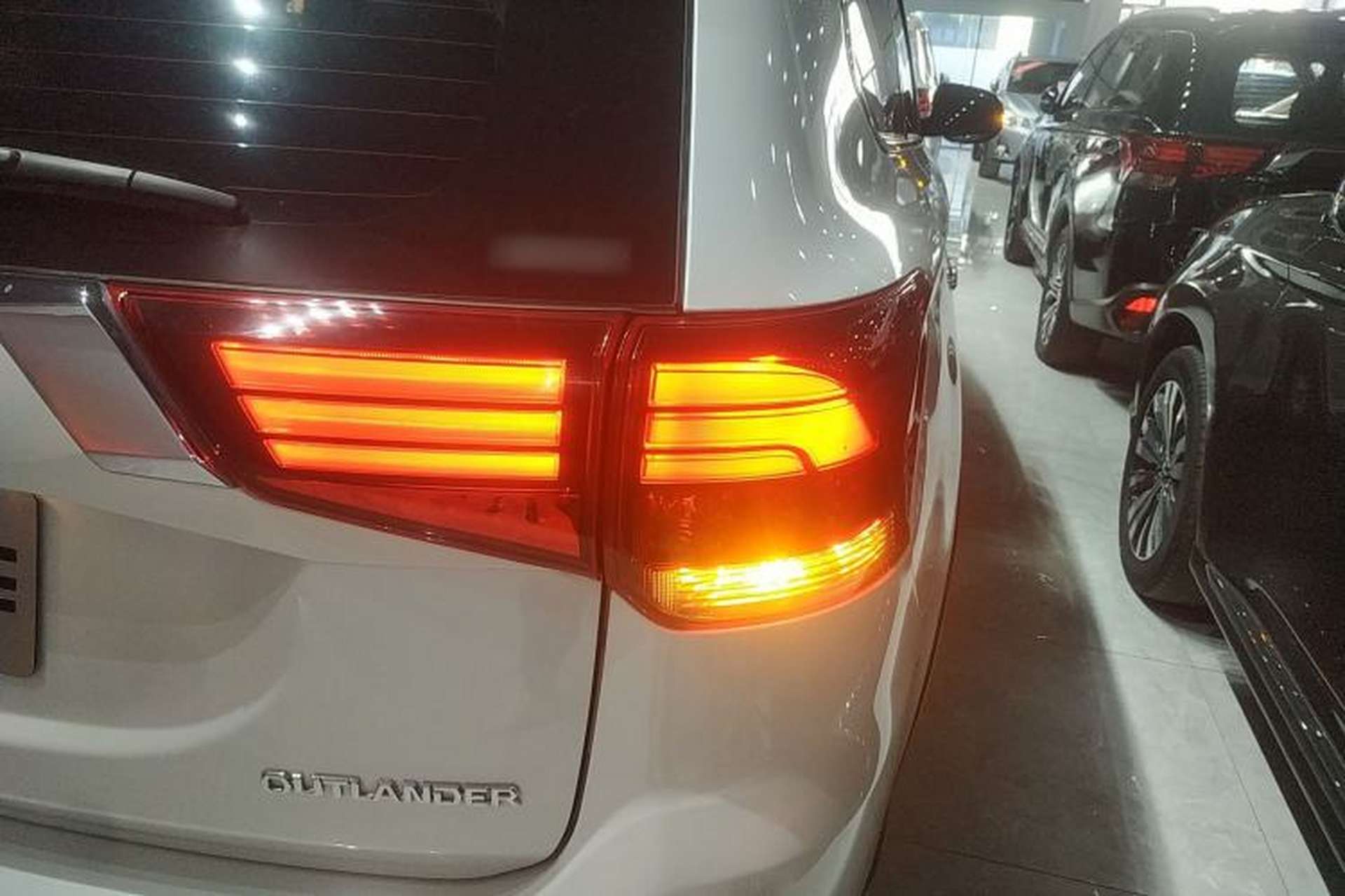 Used Mitsubishi Outlander 2020 2.4L 4x4 Zhi Xiang Edition 5 Seats Right Rear Taillight