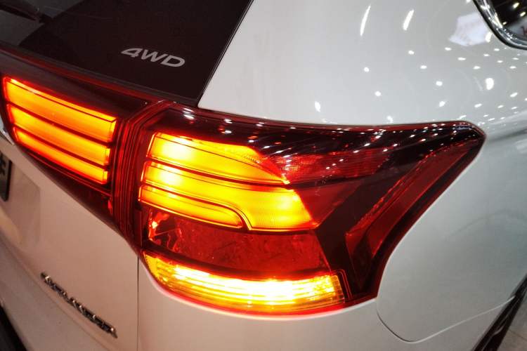 Used Mitsubishi Outlander 2020 2.4L 4x4 Zhi Xiang Edition 5 Seats Right Rear Taillight