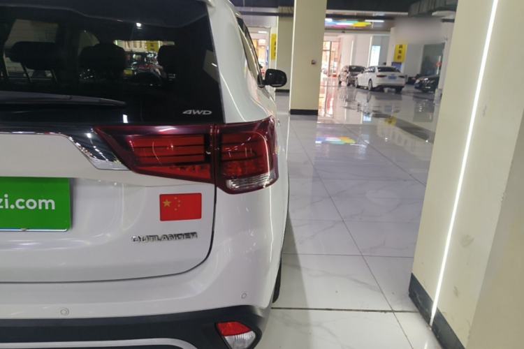 Used Mitsubishi Outlander 2020 2.4L 4x4 Zhi Xiang Edition 7-Seater Right Rear Taillight