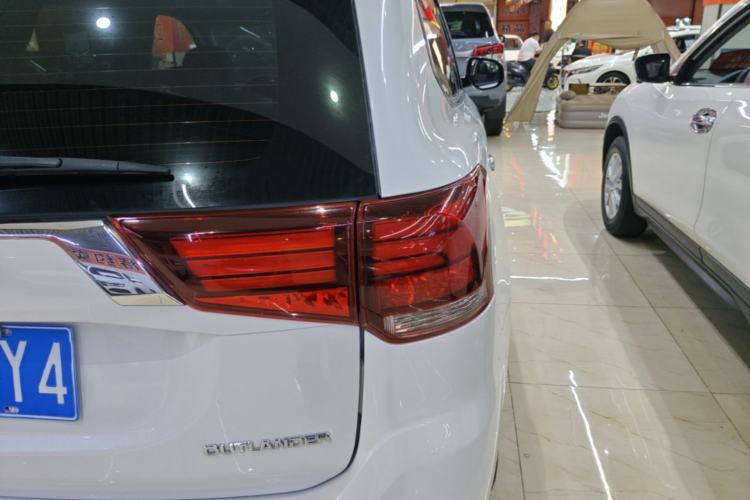 Used Mitsubishi Outlander 2020 2.0L Two-Wheel Drive Enjoyment Version 5 Seats Right Rear Taillight