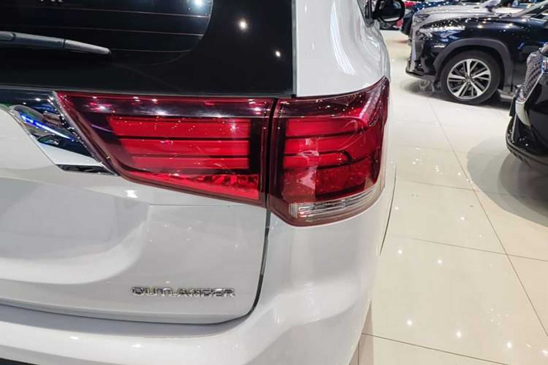 Used Mitsubishi Outlander 2020 2.0L Two-Wheel Drive Comfort Edition 7-Seater Right Rear Taillight