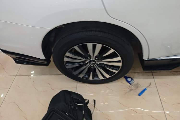 Used Mitsubishi Outlander 2020 2.4L 4x4 Zhi Xiang Edition 5 Seats Right Rear Wheel Hub