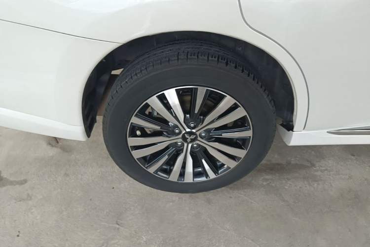 Used Mitsubishi Outlander 2020 2.0L Two-Wheel Drive Comfort Edition 7-Seater Right Rear Wheel Hub