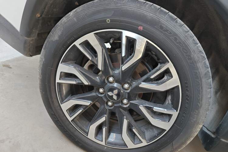 Used Mitsubishi Outlander 2020 2.4L 4x4 Zhi Xiang Edition 7-Seater Right Rear Wheel Hub
