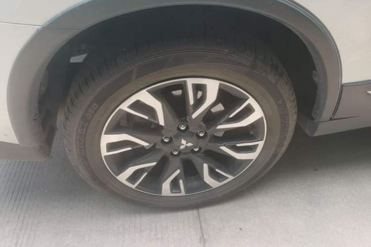 Used Mitsubishi Outlander 2020 2.4L 4x4 Zhi Xiang Edition 5 Seats Right Rear Wheel Hub