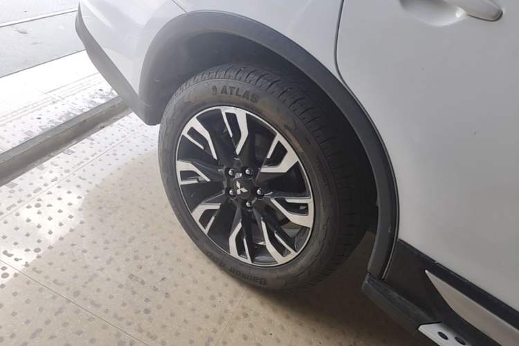 Used Mitsubishi Outlander 2020 2.0L Two-Wheel Drive Enjoyment Version 5 Seats Right Rear Wheel Hub